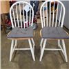 Image 4 : 2 WHITE DINING CHAIRS WITH SEAT CUSHIONS