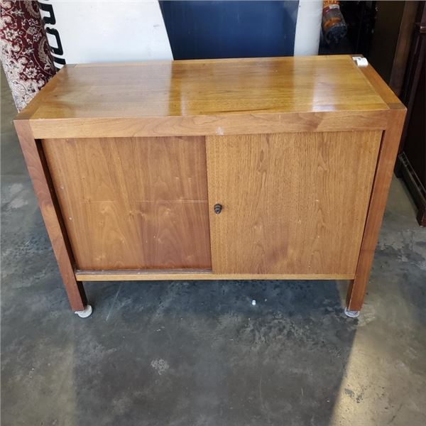 MEDIA CABINET WITH LOCKABLE SLIDING DOOR, NO KEY