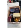 Image 1 : LOT OF VINTAGE JEWELRY AND STORAGE CASES
