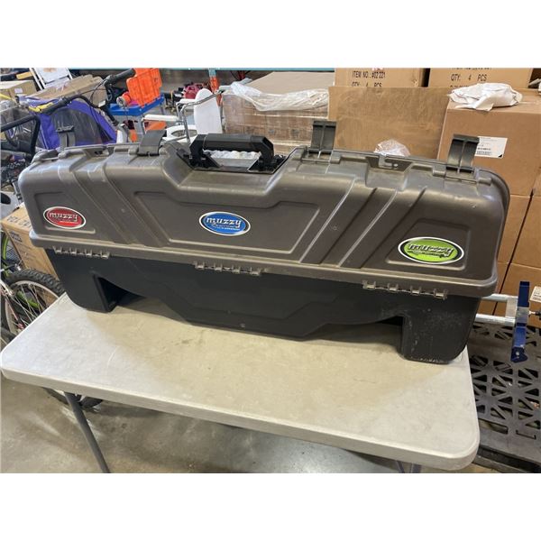 COMPOUND BOW TRAVEL CASE WITH ACCESSORIES