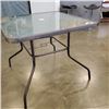 Image 2 : SQAURE PATIO TABLE