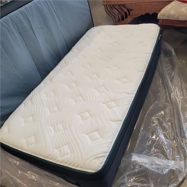 LOGAN AND COVE FRONTIER TWIN XL MATTRESS, RETAIL $899