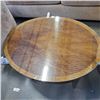 Image 2 : OVAL MAHOGANY COFFEE TABLE WITH DRAWER