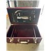 Image 3 : 2 BRAND NEW WINE GIFT BOXES - 2 BOTTLE WINE HOLDER W/ CORKSCREW, BOTTLE STOPPER, POURER, THERMOMETER