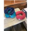Image 2 : LOT OF NECK PILLOWS AND SEAT CUSHIONS