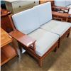 Image 3 : 2PC ROSEWOOD LOVESEAT WITH PATIO CUSHIONS