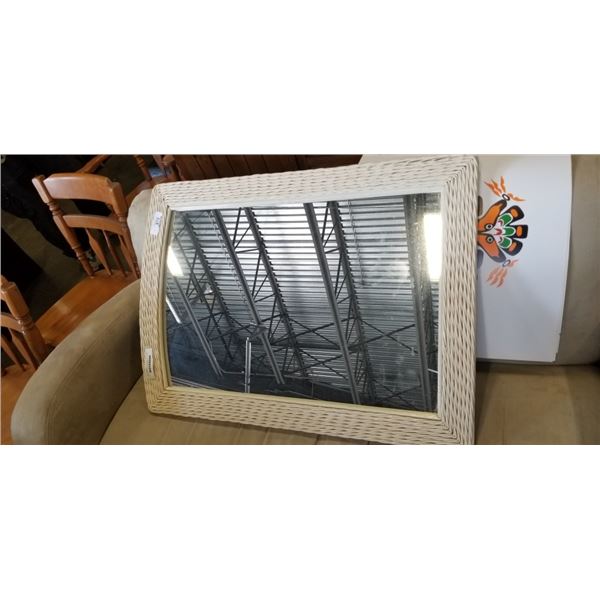 DECORATIVE RATTAN MIRROR