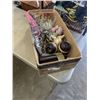 Image 1 : ASSORTED KITCHEN AND HOUSEHOLD ITEMS