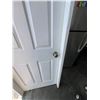Image 2 : 30" INTERIOR DOOR WITH FRAME AND HANDLE