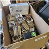Image 1 : LARGE LOT OF ASSORTED SPORTS TRADING CARDS