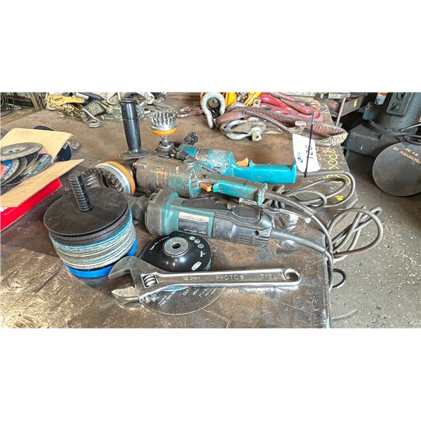 3 MAKITA GRINDERS WITH ASSORTED GRINDING DISCS AND BRUSHES
