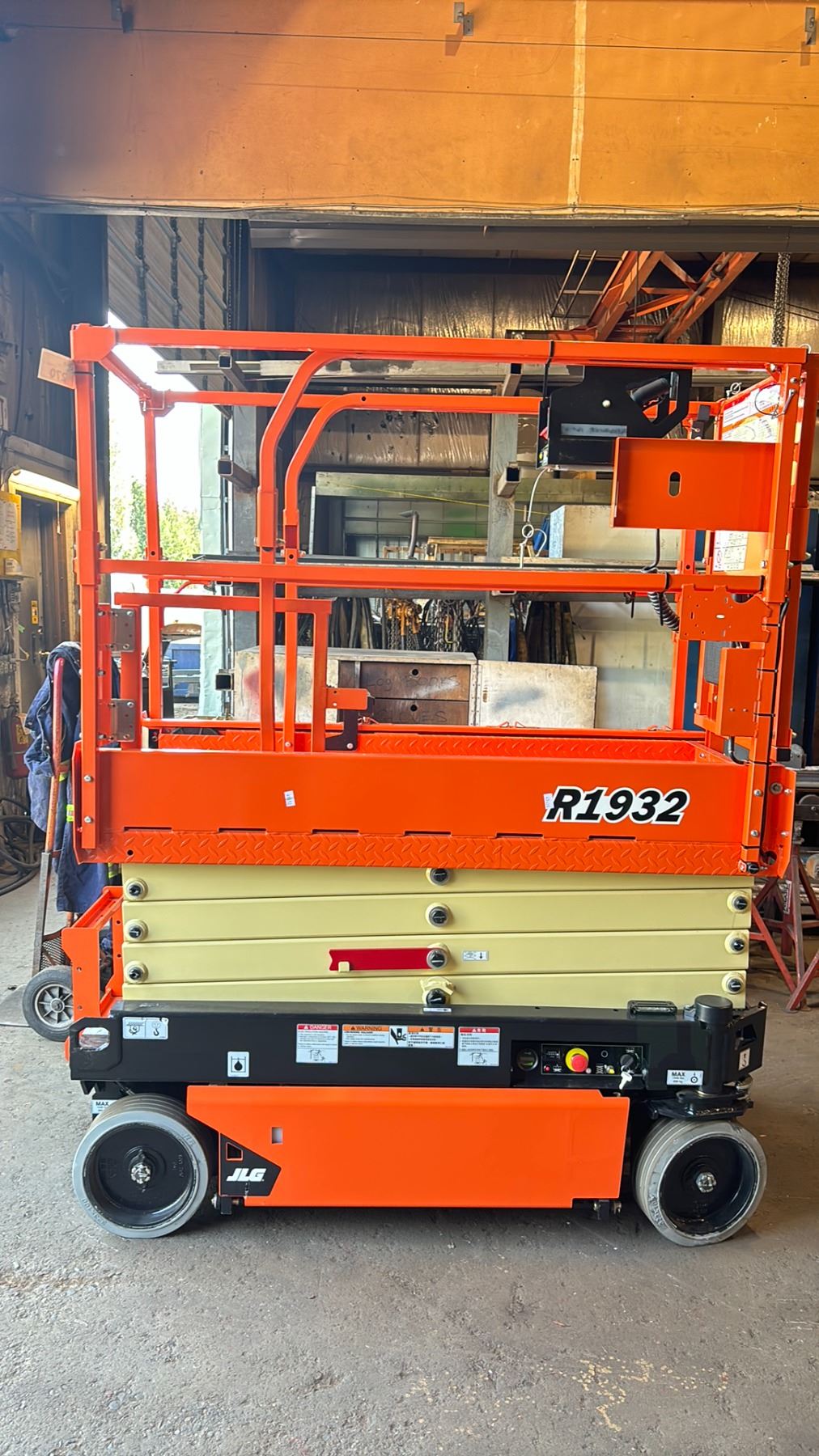Jlg R1932 NEW JLG MODEL R1932 ELECTRIC SCISSOR LIFT, PLATFORM HEIGHT: 19 FT / 5. ...