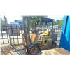 Image 2 : CLARK 7 GREEN PROPANE FORKLIFT ** WORKING CONDITION UNKNOWN/ PARTS ONLY **