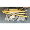 Image 1 : GROUP OF 5 HYDRAULIC RAMS