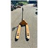Image 1 : YELLOW 5550LB CAPACITY PALLET JACK