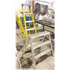 Image 4 : FEATHERLITE FIBREGLASS & ALUMINUM 6' STEP LADDER WITH A 300 LB CAPACITY WITH FEATHERLITE 3'
