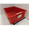 Image 1 : BAC EMPILABLE 22"x17.25"x8" ROUGE