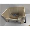 Image 1 : BAC EMPILABLE ROULANT 15.5"x19.75"x12" BEIGE