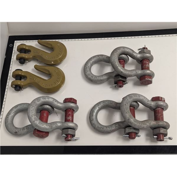 LOT: 8 CROCHETS ET MANILLES ASST