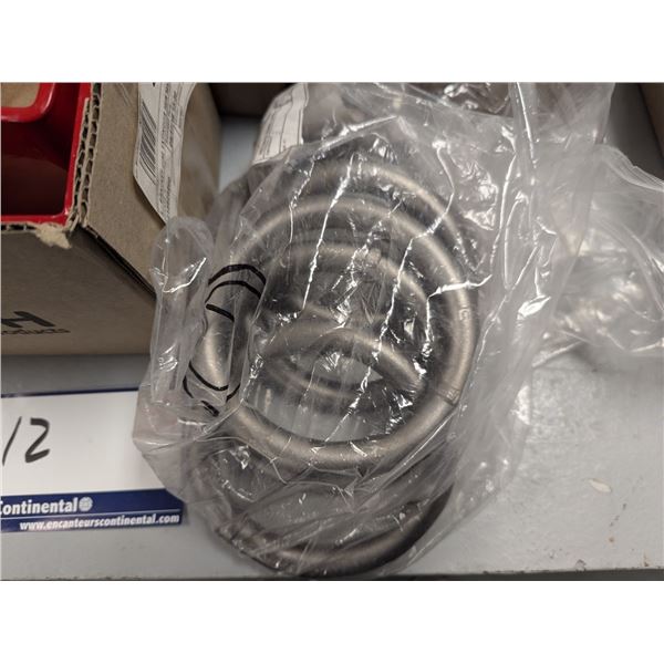 LOT: 100+ QUINCAILLERIE EN MÉTAL ASST