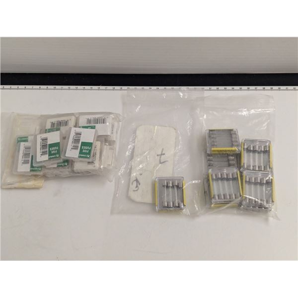 LOT: 80+ FUSIBLES