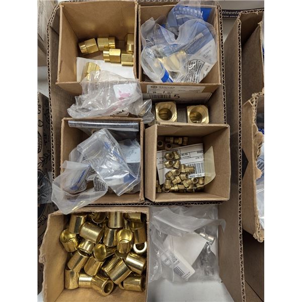 LOT: +/- 60 FERULES ET COUPLEURS
