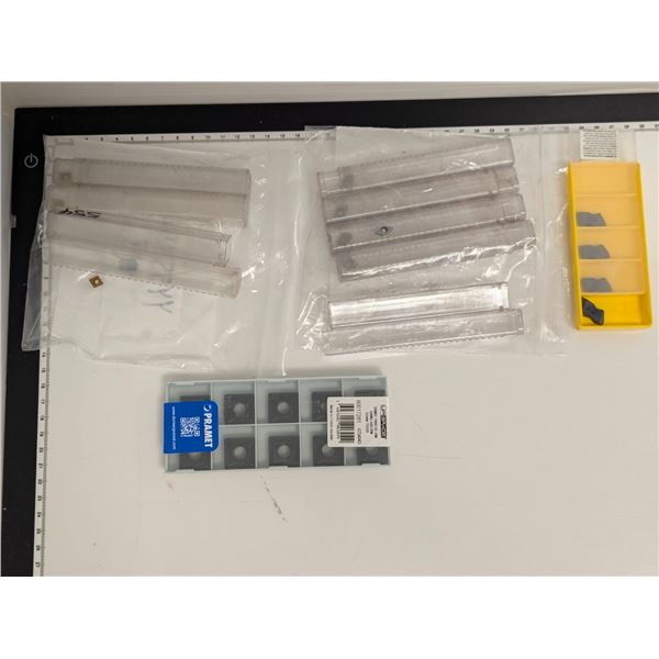 LOT: 22 OUTIL POUR CNC ASST.
