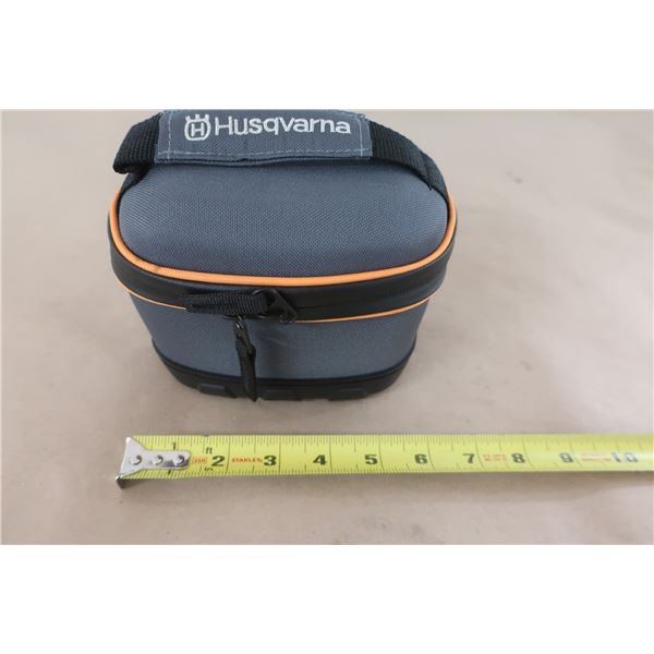 ETUI DE TRANSPORT BATT HUSQVARNA 585 37 18-01 (NOIR)