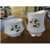 Image 4 : Royal windsor "white trillium" cream and sugar