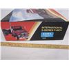 Image 3 : Ertl Interational Semi Tractor  Vintage Model Kit  Unbuilt #8026