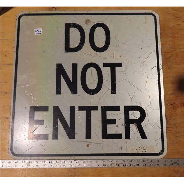Do not enter highway sign -24"x24"