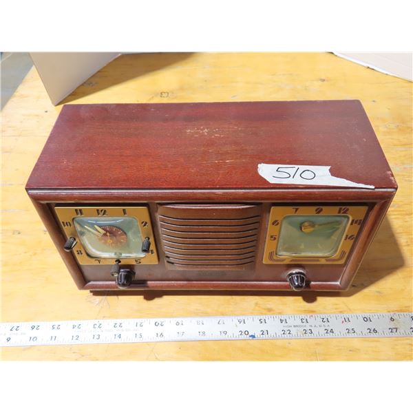 old wooden radio clock (automatic)-13"X8"x5"