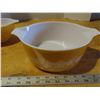 Image 2 : Set of 3 pyrex glass bowls with flower pattern