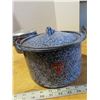Image 2 : Set of 3 pearl blue graniteware pots with lids NOS