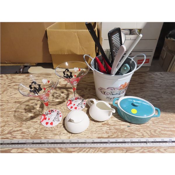 Lot of Assorted Kitchen Items