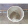 Image 2 : 10 gallon crock (no chips or cracks)