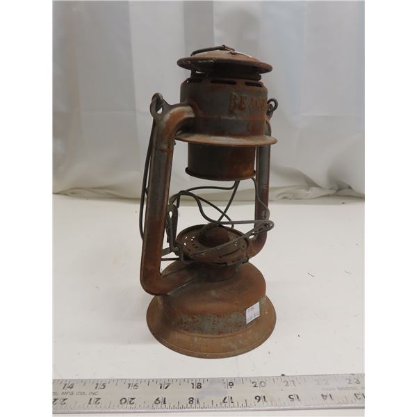 Vintage lantern, w/o globe