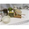 Image 2 : Box of collectibles