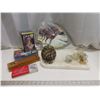 Image 1 : Box of collectibles - deer picture, cutting board, etc.