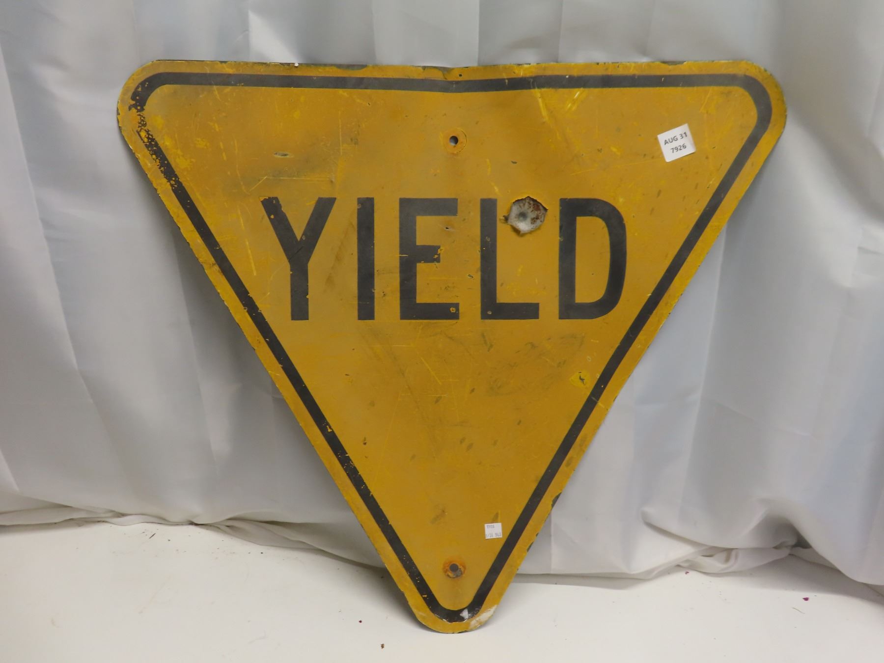 Hebrew Yield Sign Vintage Yield Sign - Schmalz Auctions
