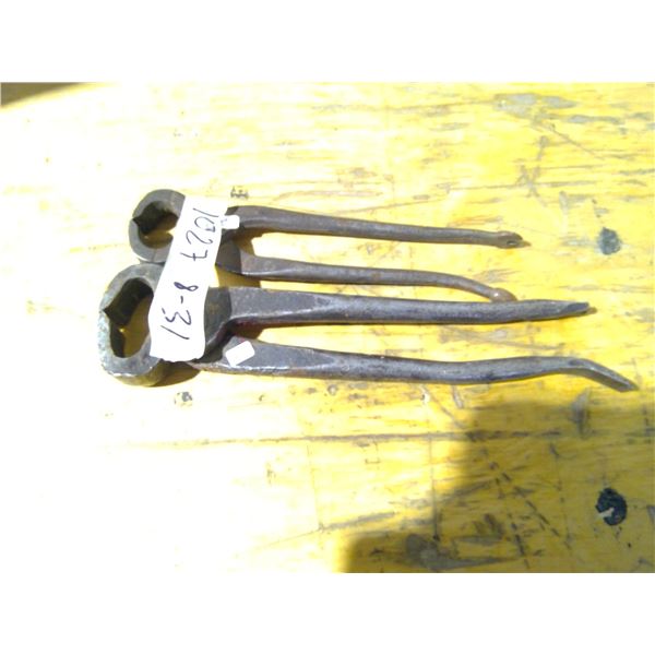 2 pairs Horse ShoeRemovers