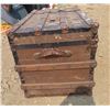 Image 2 : Old vintage heavy steamer trunk plat top -34"X20"X22"