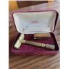 Image 1 : GEM micromatic gold toned razor