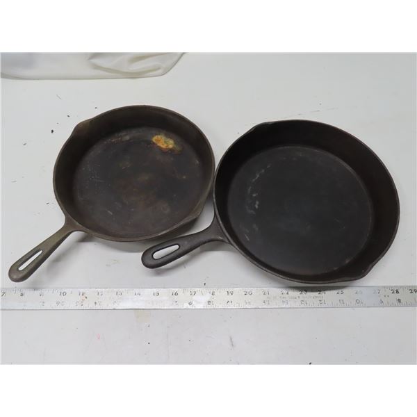 Lot of 2 (taiwan cast iron 9.5 inch and 10.5 inch skillet pans