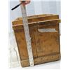 Image 3 : Crate with 6 milk bottles
