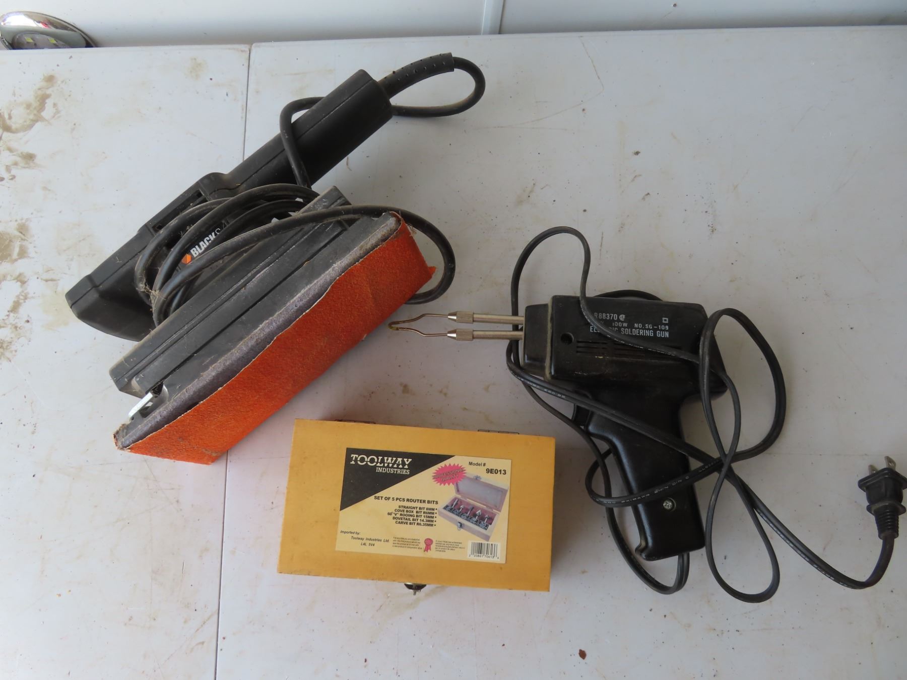 belt sander , router bits , saudering gun - Schmalz Auctions