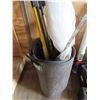Image 4 : garbage can with tool extensions , poly scraper