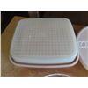 Image 2 : vintage tupperware servingin plates
