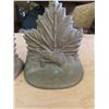 Image 3 : maple leaf and beaver brass book holders