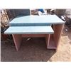 Image 2 : nice solid desk
